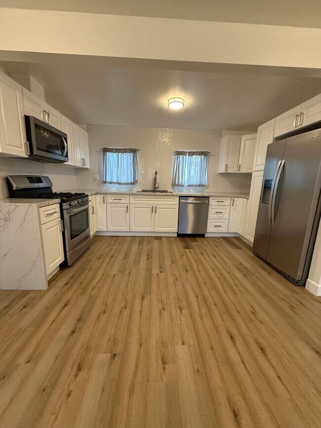 Kitchen - 1437 W 60th Pl