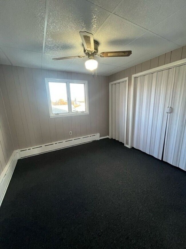 Building Photo - 3 bedroom 1 bathroom