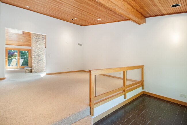 Building Photo - 640 Sunset Dr