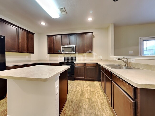 Building Photo - 214 Silver Spur Dr
