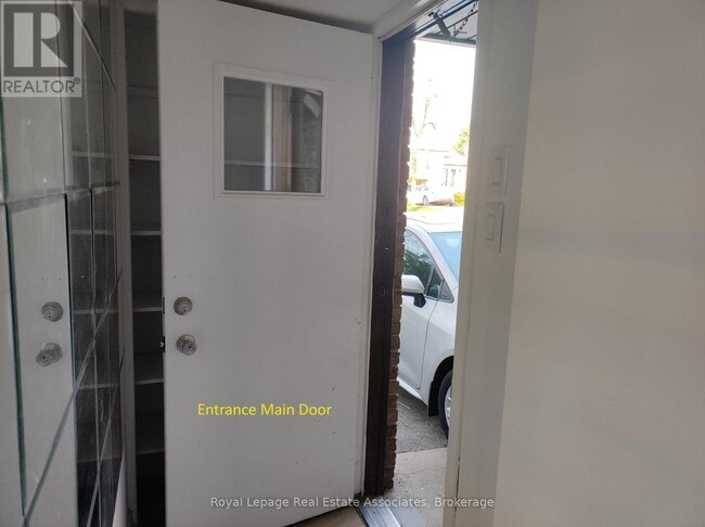 Building Photo - 2953 Oslo Crescent