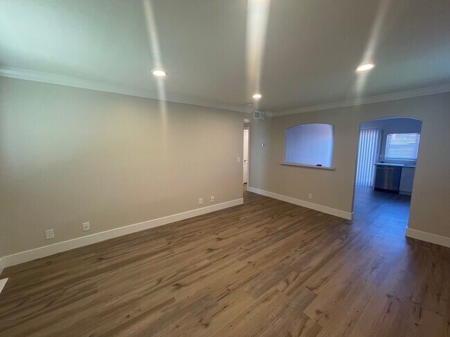 Foto del edificio - 1425 N Broadway