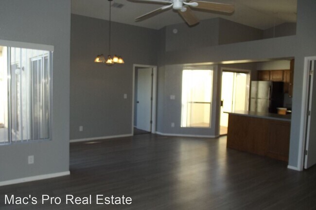 Foto del edificio - 3 br, 2 bath House - 2810 W. Daffodil Place