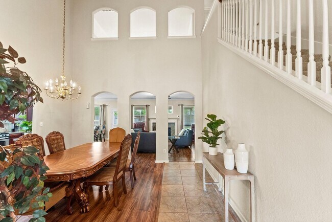 Foto del edificio - 914 Spring Heights Dr