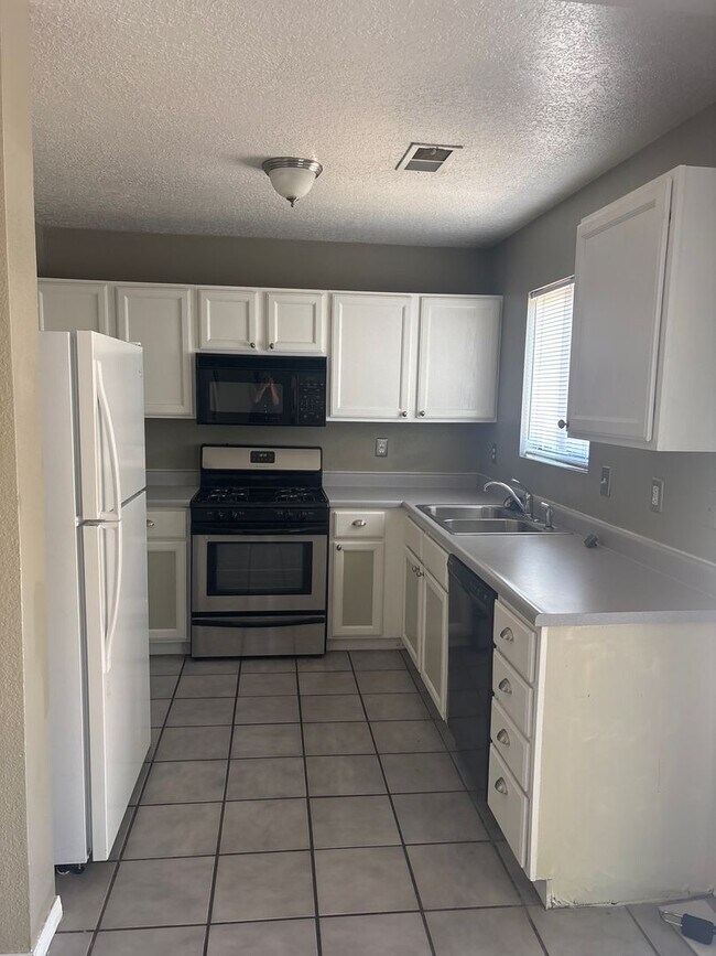 Foto del edificio - 6405 La Habra Ln NE