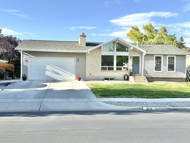 Building Photo - 4658 Thayn Dr