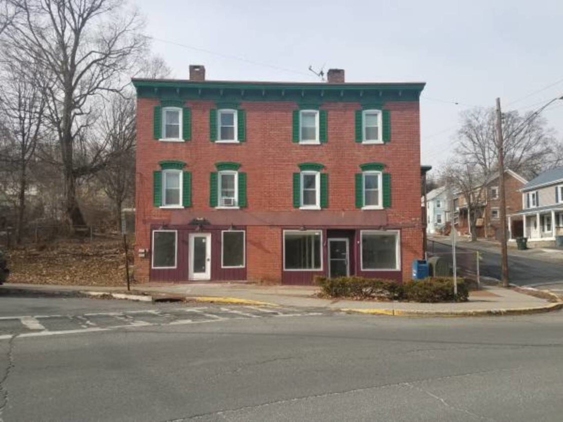 Primary Photo - 42 S Montgomery St