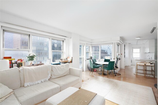 Foto del edificio - 153 E 57th St