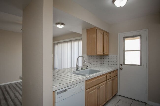 Foto del edificio - Cozy two bedroom condo in Agoura Hills