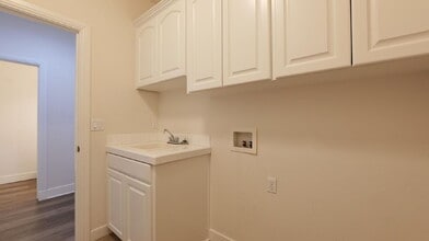 Building Photo - 143 Pine Lake Dr