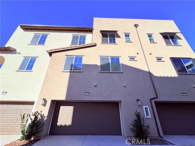 Foto del edificio - 8439 Bickmore Ave