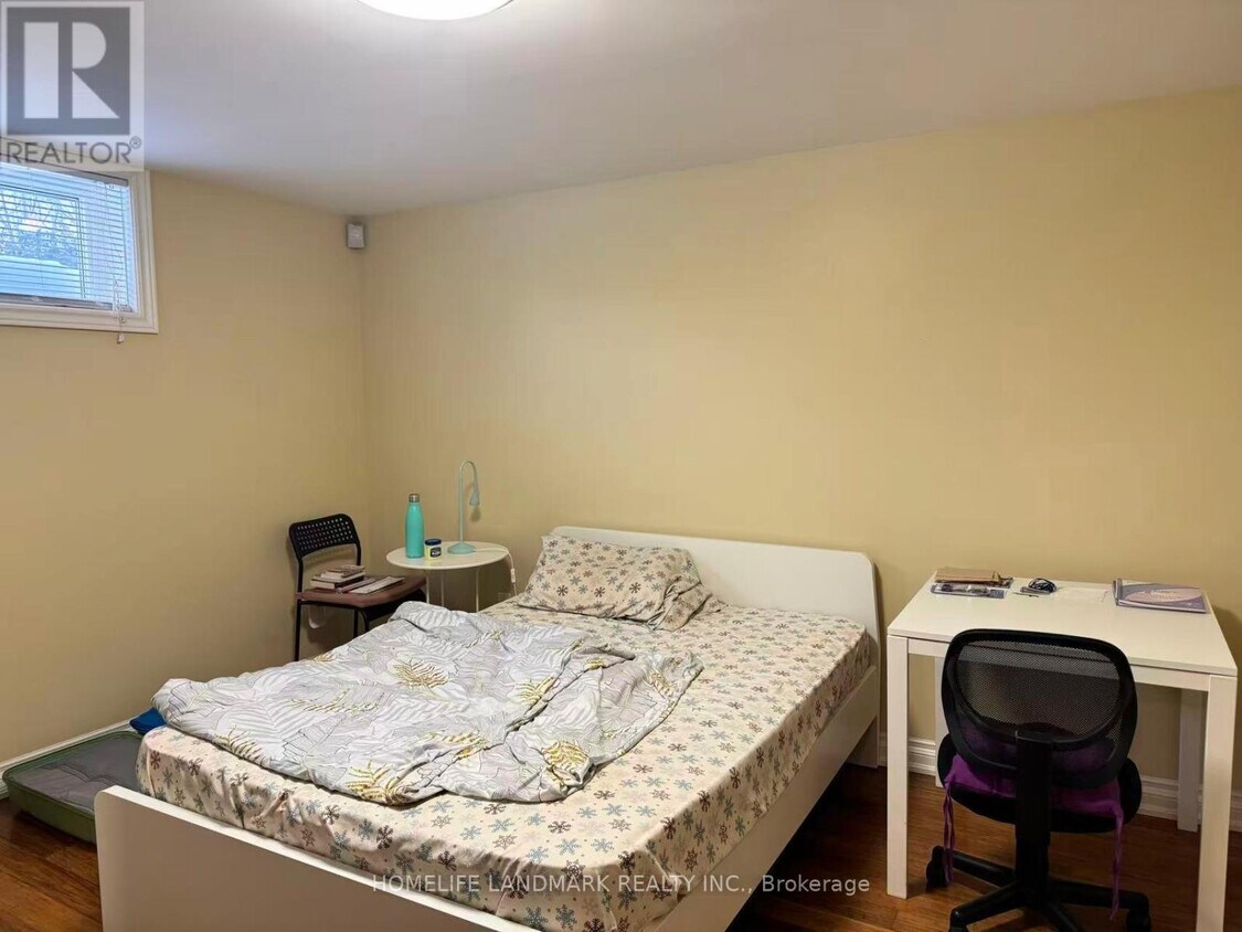 Photo du bâtiment - 70 Corinthian Blvd