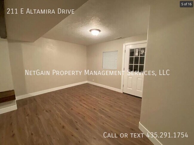 Foto del edificio - 211 E Altamira Dr