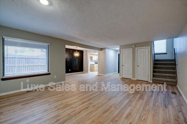 Building Photo - 1707 N Gleason Ave