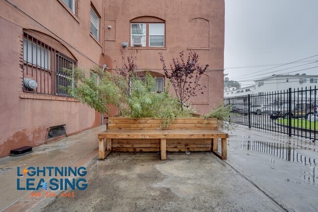 Building Photo - 1518 Wilton Pl