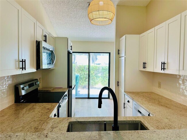 Building Photo - 1204 Tamiami Ln