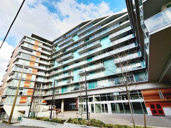 Photo du bâtiment - 180 2nd Av E