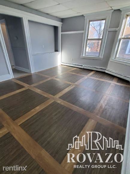 Building Photo - 3 br, 1 bath  - 70 Eaton Pl # 5