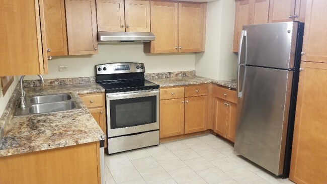 Foto del edificio - 7400-7410 W Diversey Ave