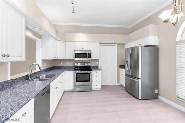 Foto del edificio - 2389 Piccadilly Circus