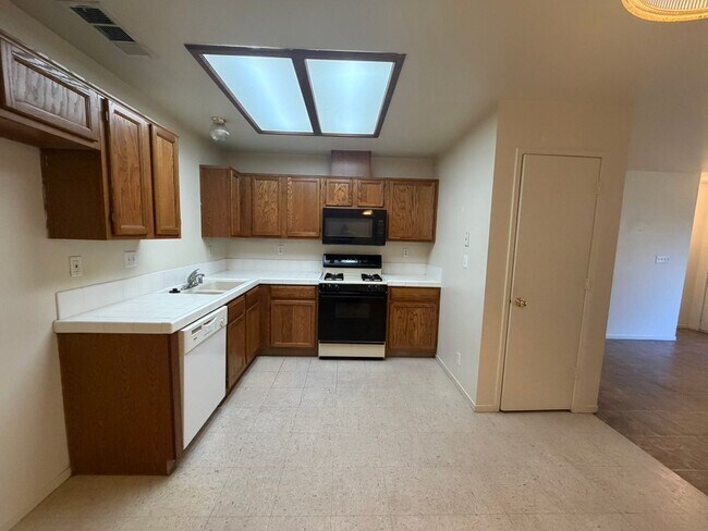 Foto del edificio - 2590-2596 Bright St