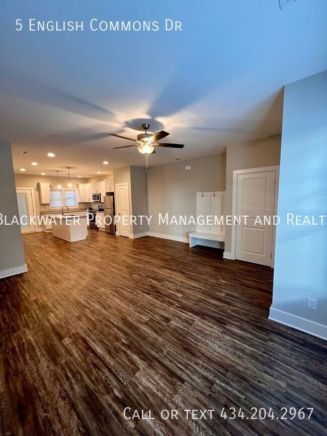 Building Photo - Act Fast! 2 Bedroom in English Commons!
