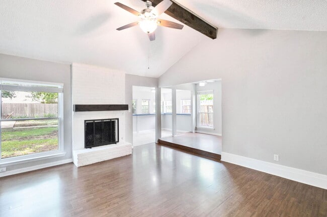 Building Photo - 1007 Echo Ln