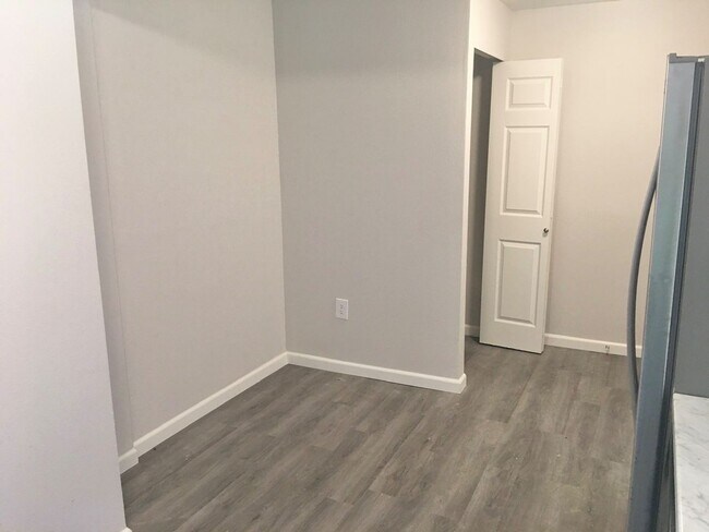 Building Photo - Remodeled Licton Springs Home with Huge Yard