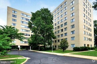 Building Photo - 6641 Wakefield Dr