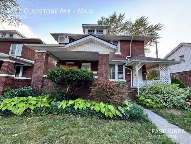 Photo du bâtiment - BE THE FIRST TO LIVE IN THIS RENOVATED MAIN FLOOR UNIT IN WALKERVILLE