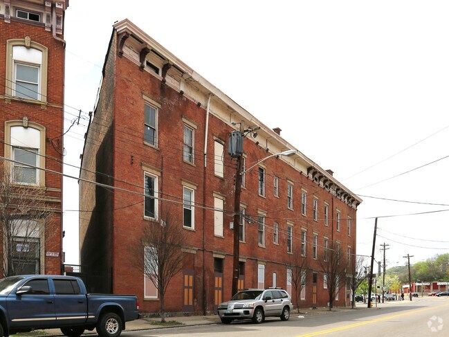 Building Photo - 1936-1942 Race St