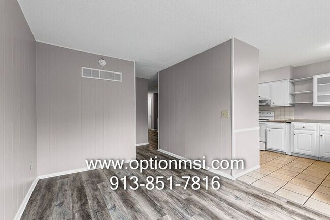 Foto del edificio - Freshly updated townhome in KCK