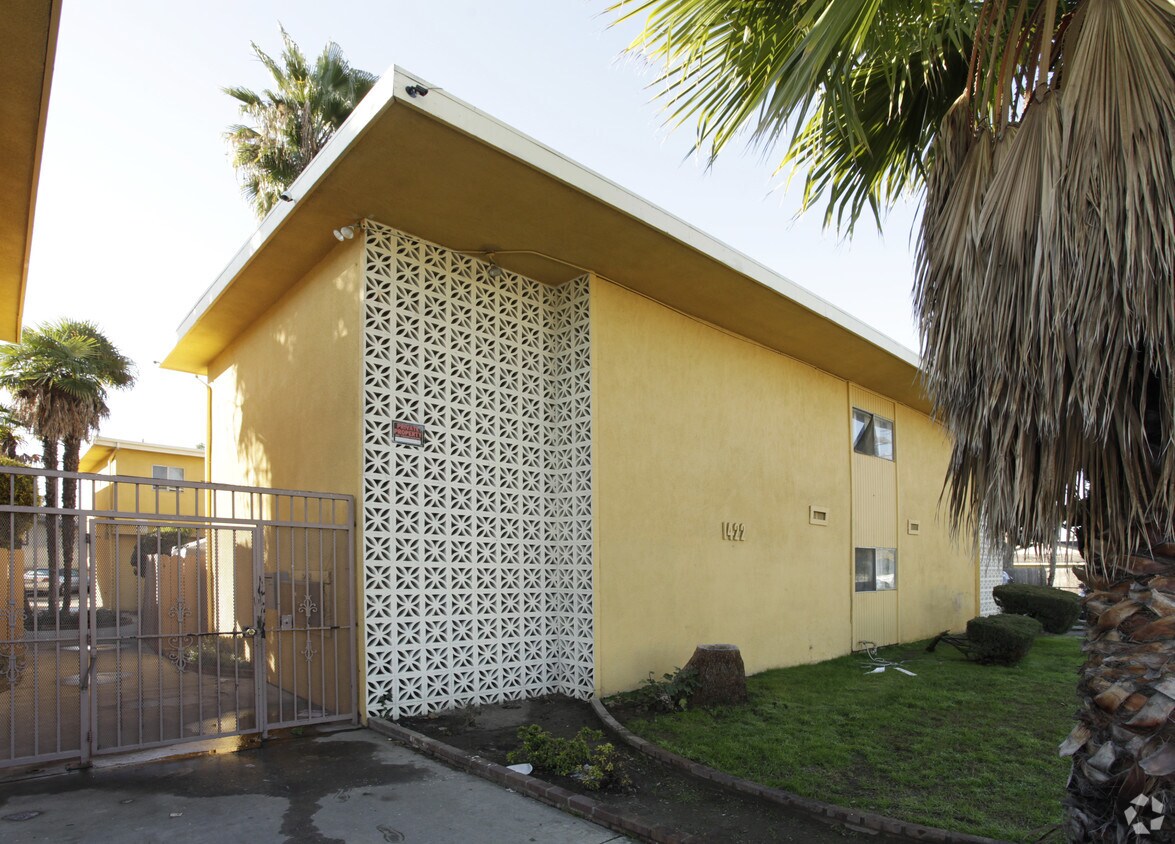 Primary Photo - 1422-1444 E Kingsley Ave