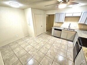 Building Photo - 724 Bluebonnet Dr