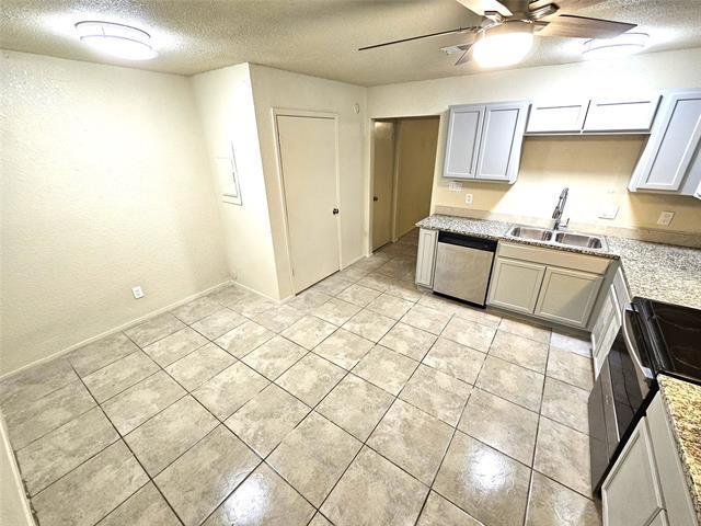 Primary Photo - 724 Bluebonnet Dr