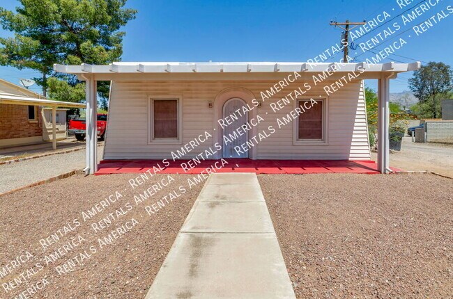 Building Photo - 1119 E Silver St