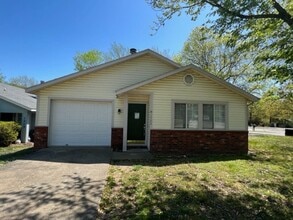 Building Photo - 1706 N Noelle Ave