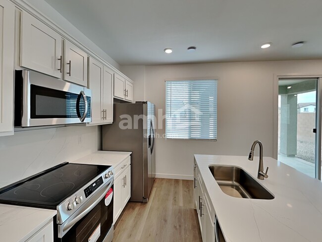 Building Photo - 9709 N Rancho Lozano
