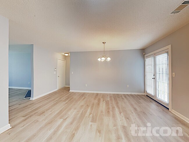 Foto del edificio - 5950 Waggoner Ct