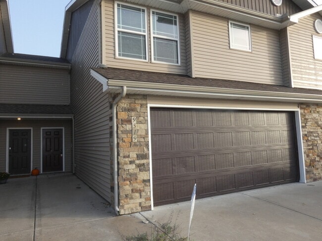 Foto del edificio - Beautiful Town Home!