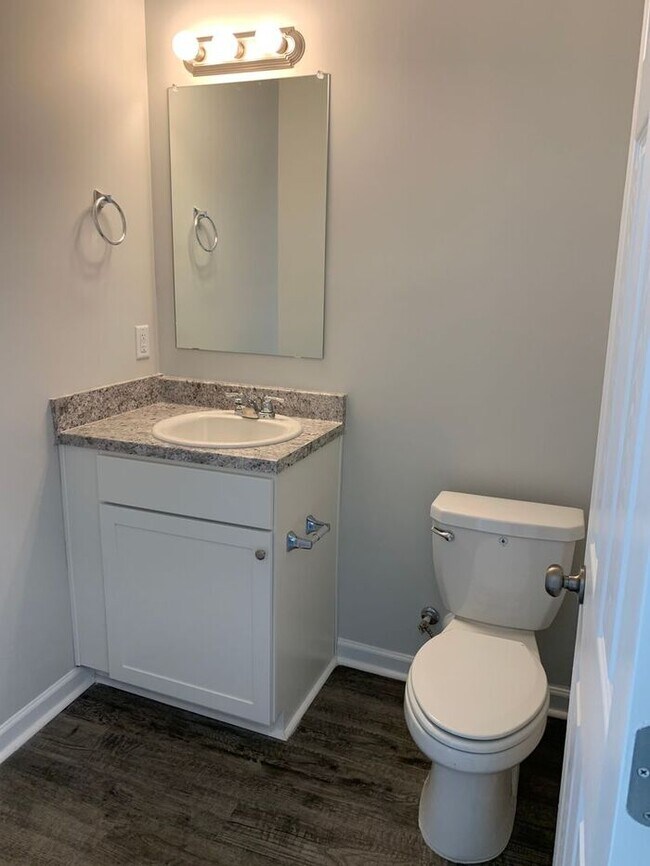 Foto del edificio - *SWEET SUMMERTIME SPECIAL* Three Bedroom |...