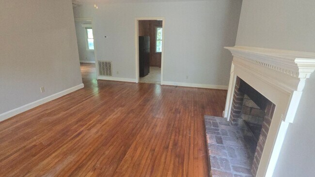 Foto del edificio - 1555 Lonsford Dr