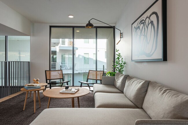 Foto del edificio - 5820 1/2 Cameron Rd