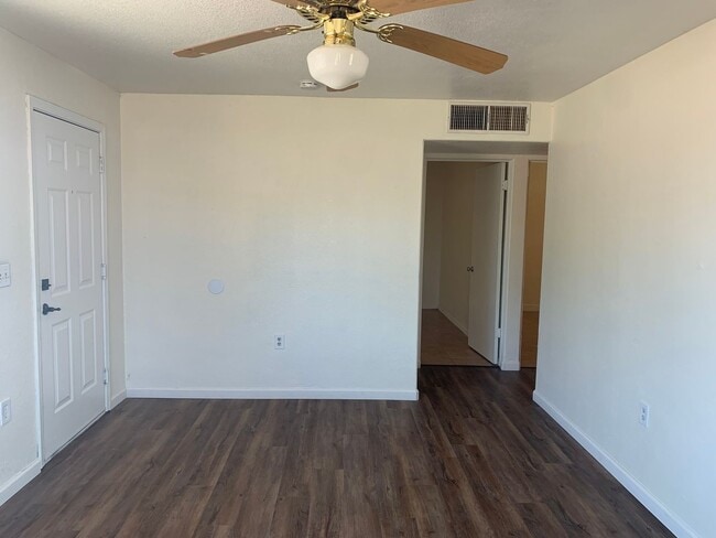 Building Photo - Great 2 bedroom 1 bathroom home in northeast Mesa