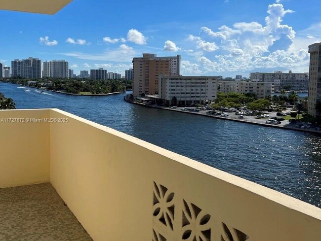 Foto del edificio - 1833 S Ocean Dr