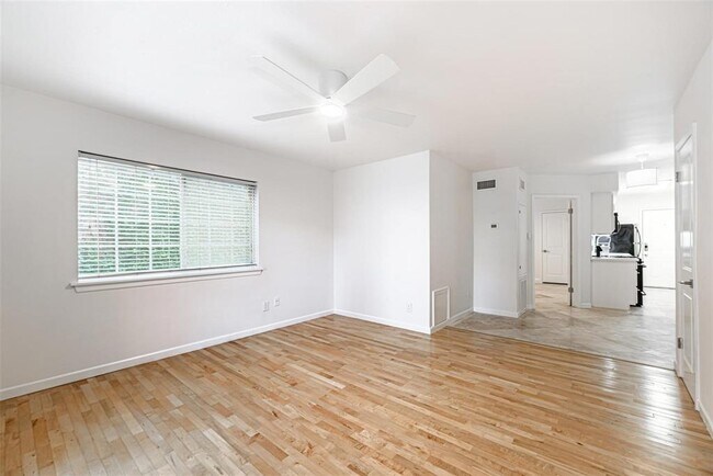 Foto del edificio - 210 Emerson St