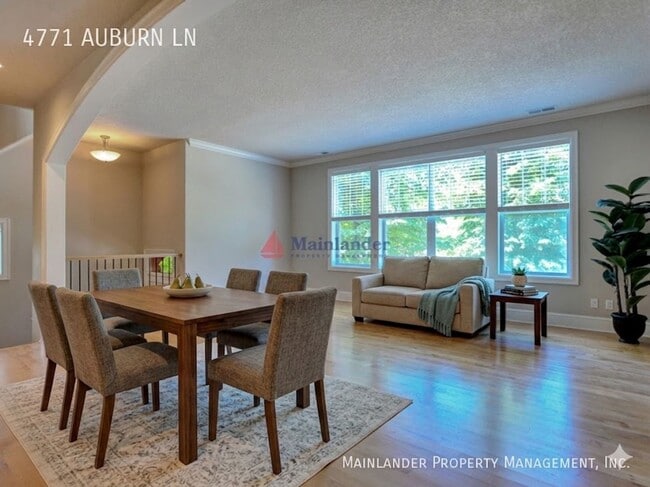Building Photo - Pristine Spacious 3 Bedroom Lake Oswego Townhome | Skylights, High Ceilings, and Mt. Park Trails ...