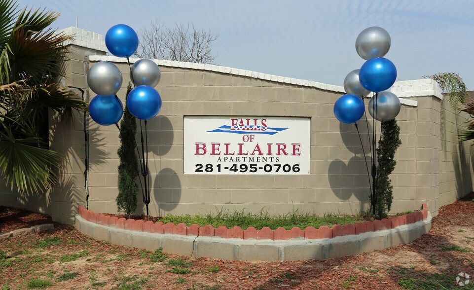 Falls of Bellaire Rentals Houston, TX