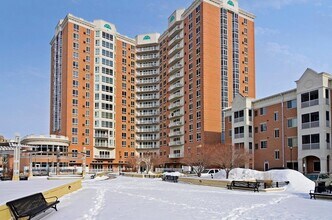 Building Photo - 6600 Lyndale Ave S
