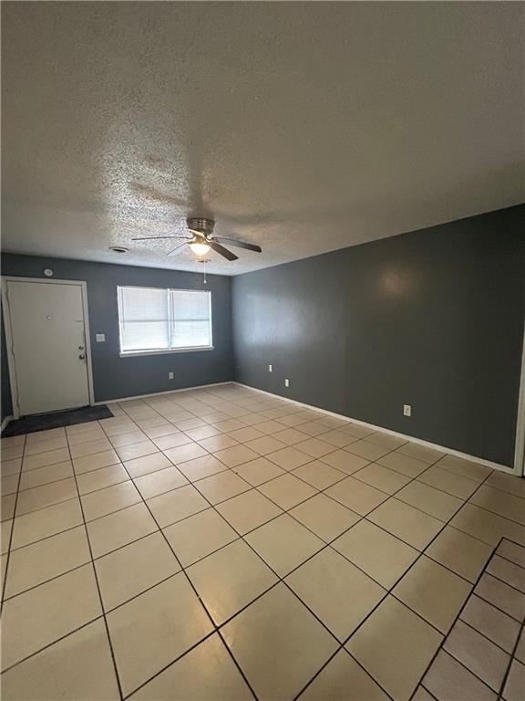 Foto del edificio - 1605 Juniper Cir